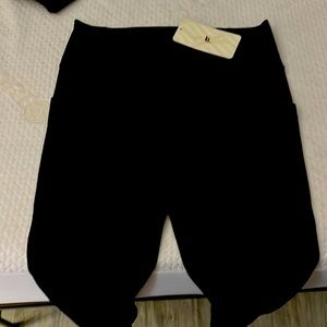 Fabletics Yoga Pants Size Large (tags still on)